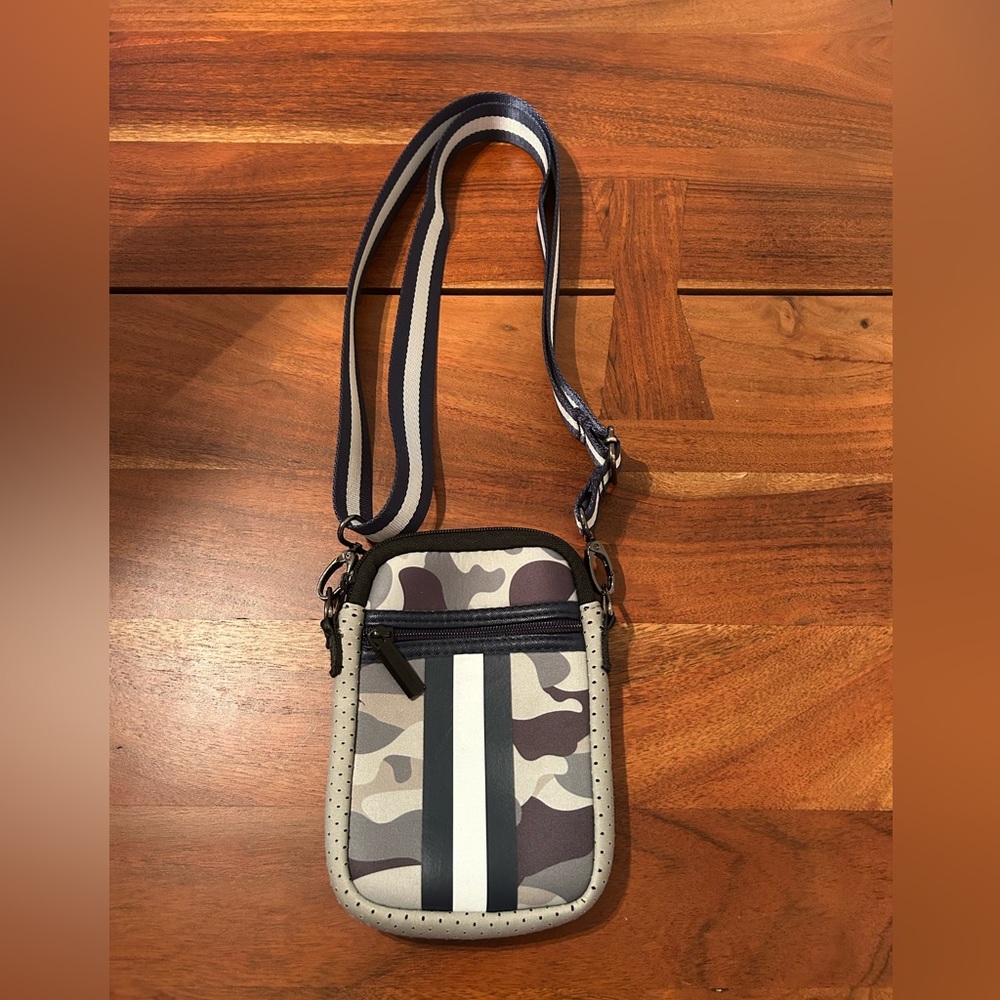 HAUTE SHORE Camouflage Crossbody Bag